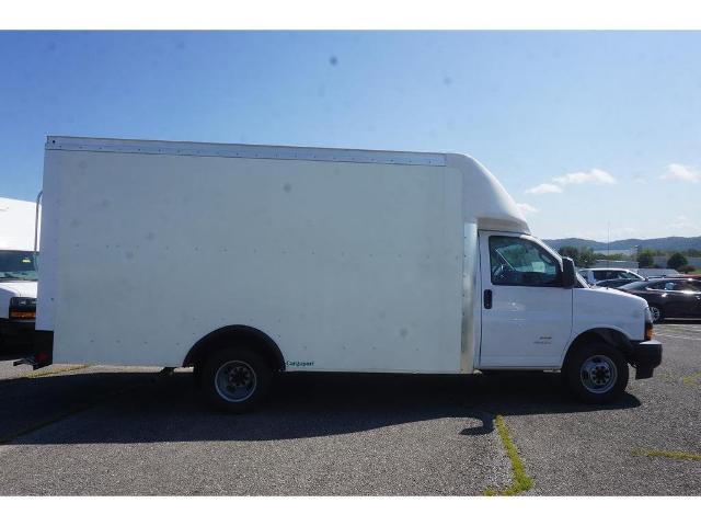 2023 Chevrolet Express Cutaway 4500 Vehicle Photo in ALCOA, TN 37701-3235