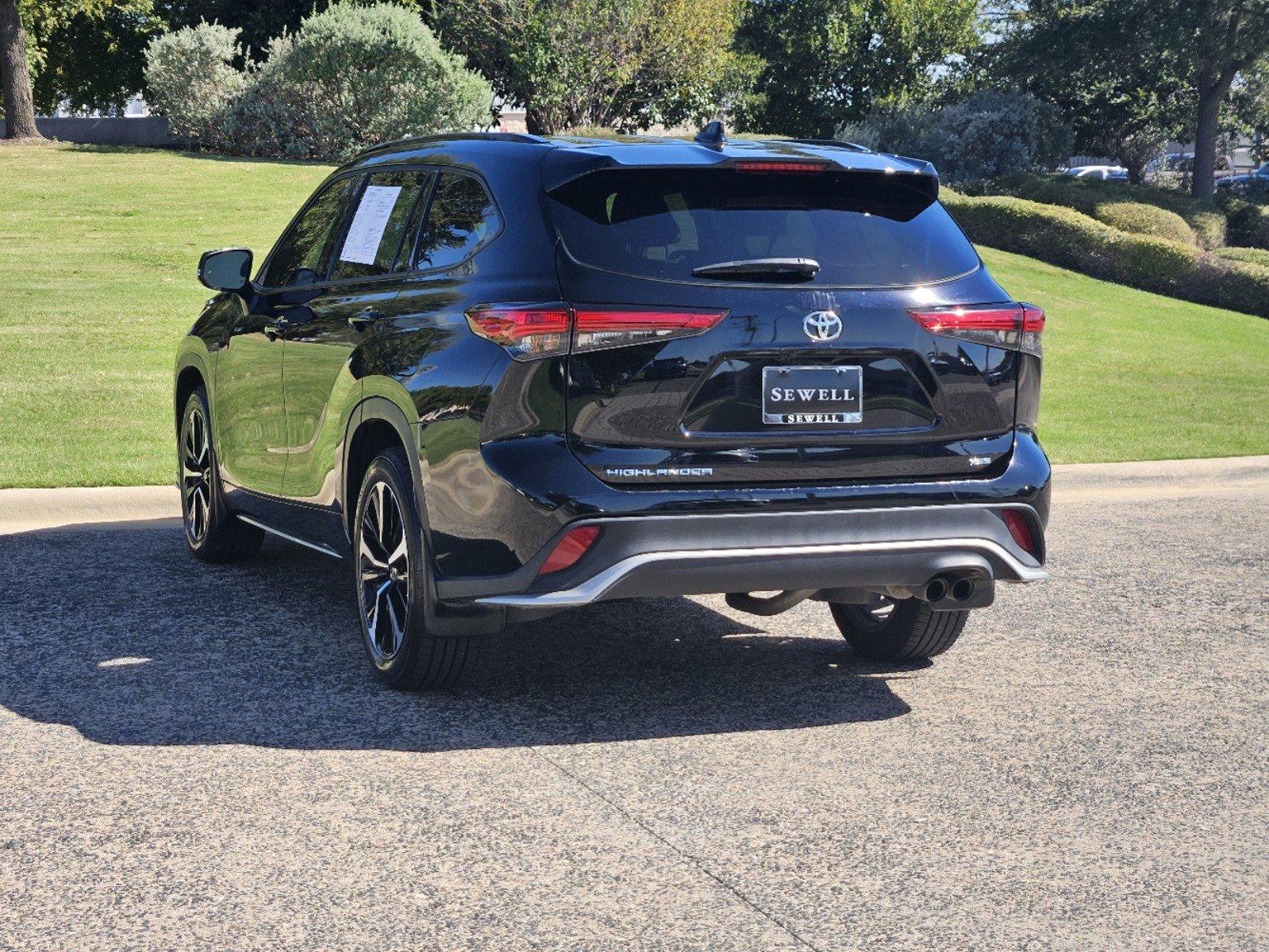 2021 Toyota Highlander Vehicle Photo in FORT WORTH, TX 76132