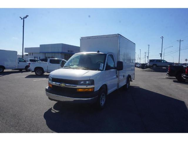 2023 Chevrolet Express Cutaway 3500 Vehicle Photo in ALCOA, TN 37701-3235