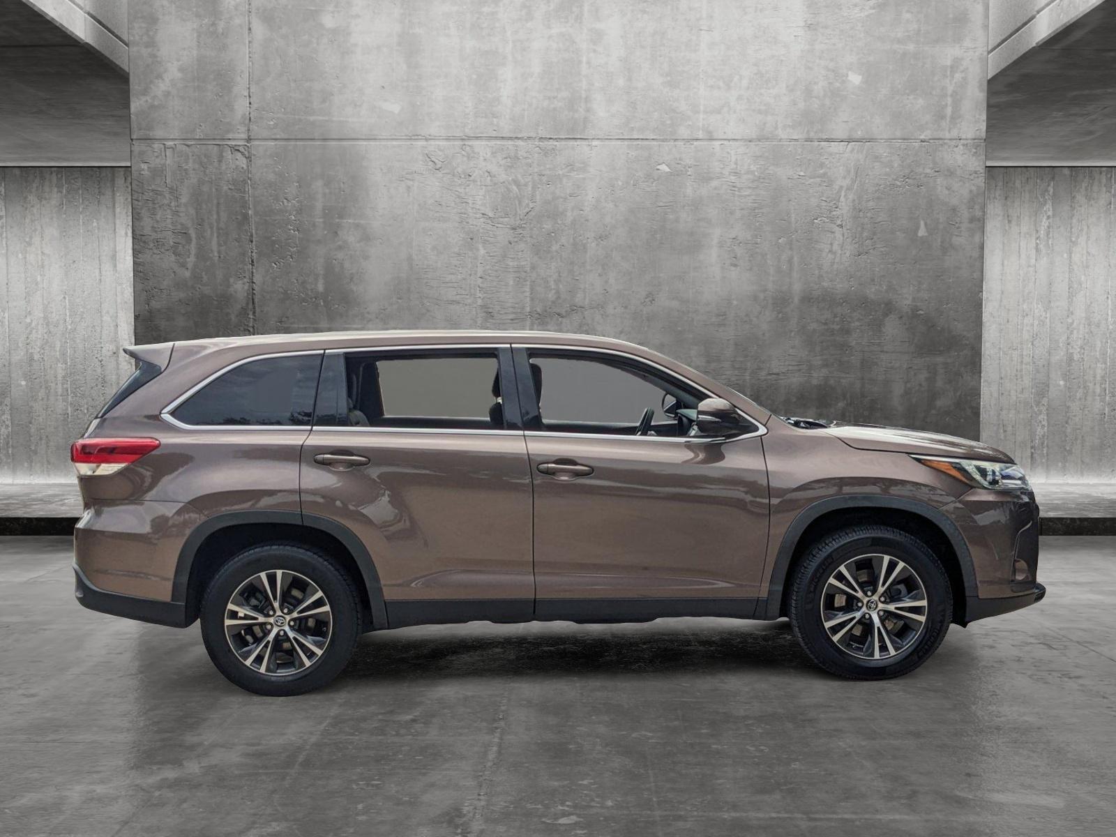 2019 Toyota Highlander Vehicle Photo in Miami, FL 33135