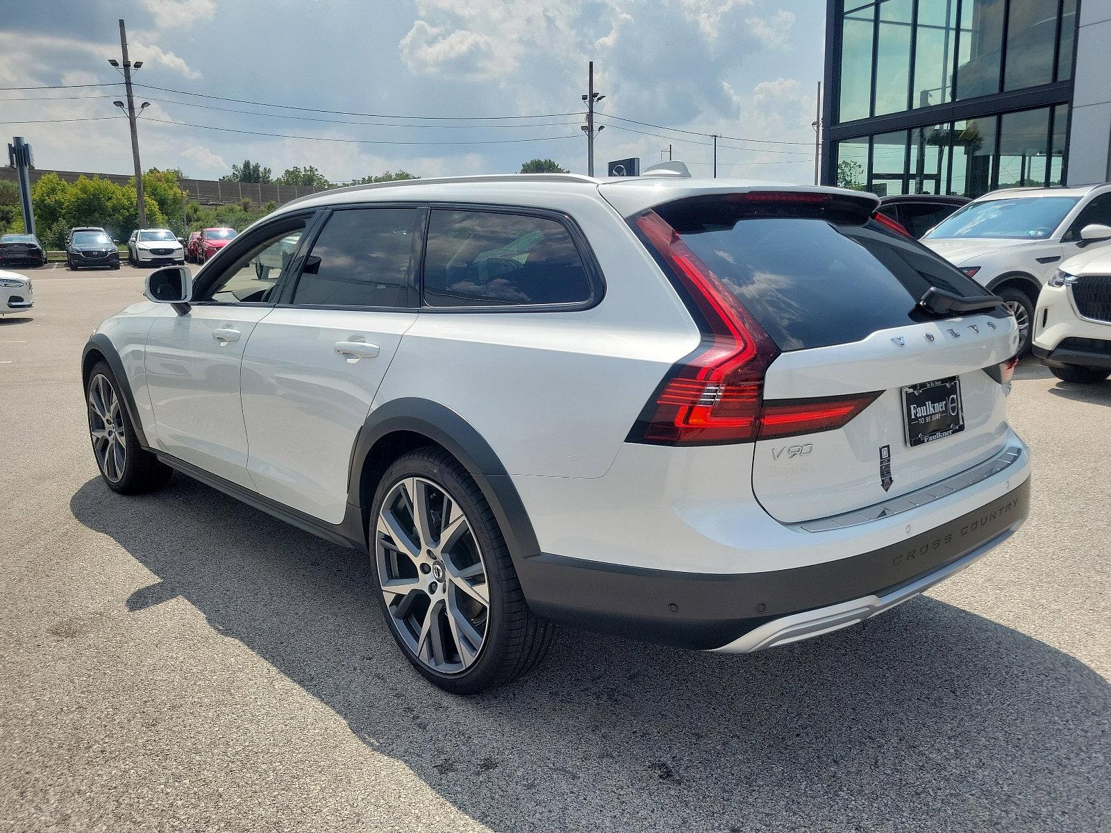 2025 Volvo V90 Cross Country Vehicle Photo in Trevose, PA 19053