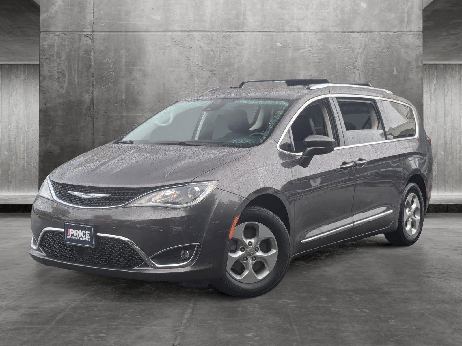 2017 Chrysler Pacifica Vehicle Photo in Towson, MD 21204