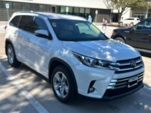 2018 Toyota Highlander Vehicle Photo in FORT WORTH, TX 76132