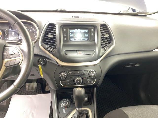 2016 Jeep Cherokee Vehicle Photo in MEDINA, OH 44256-9001