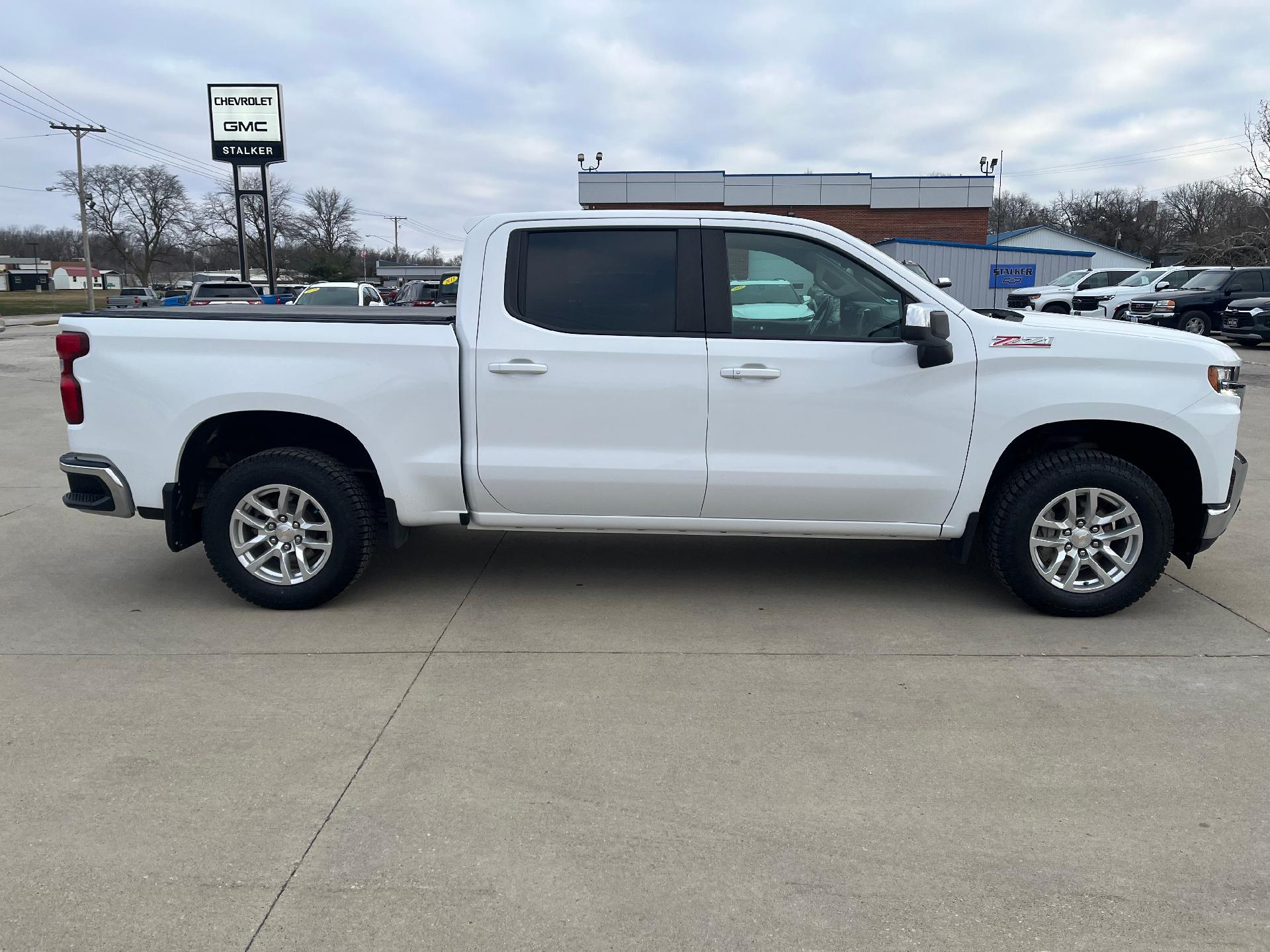 Used 2021 Chevrolet Silverado 1500 LT with VIN 3GCUYDED9MG157184 for sale in Creston, IA