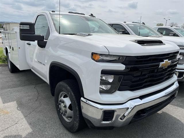 Select 2024 Chevrolet Silverado 3500 HD Chassis Cab