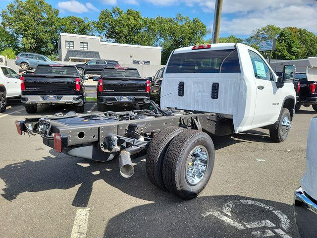 2024 Chevrolet Silverado 3500 HD Chassis Cab Vehicle Photo in DANBURY, CT 06810-5034