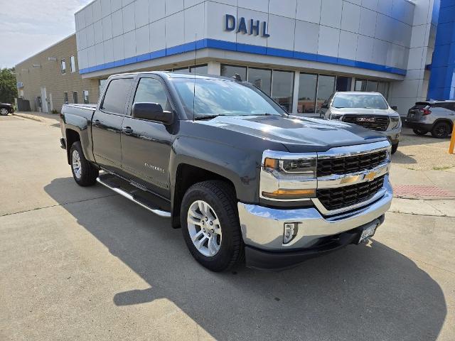 Used 2017 Chevrolet Silverado 1500 LT with VIN 3GCUKRECXHG460535 for sale in Pipestone, Minnesota