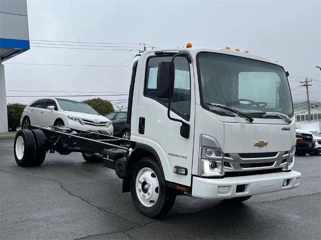 2024 Chevrolet Low Cab Forward 5500 HG Vehicle Photo in ALCOA, TN 37701-3235