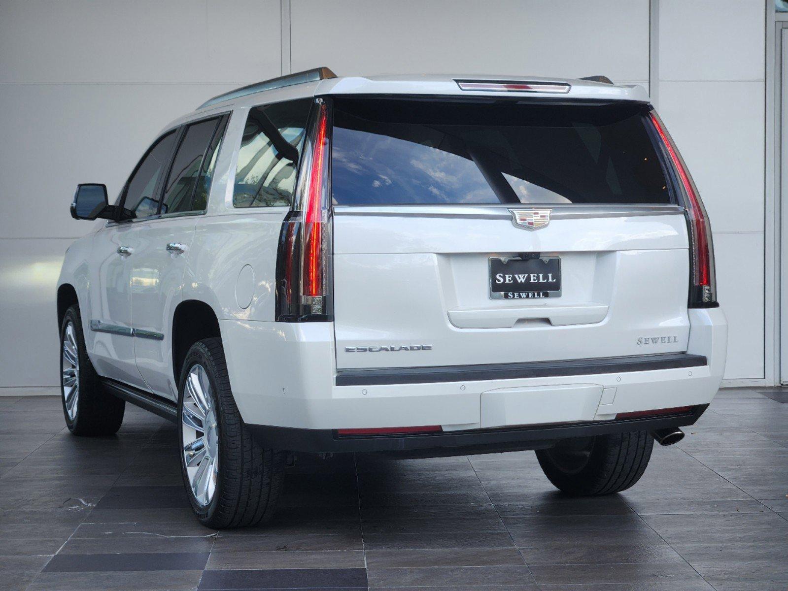 2017 Cadillac Escalade Vehicle Photo in HOUSTON, TX 77079-1502