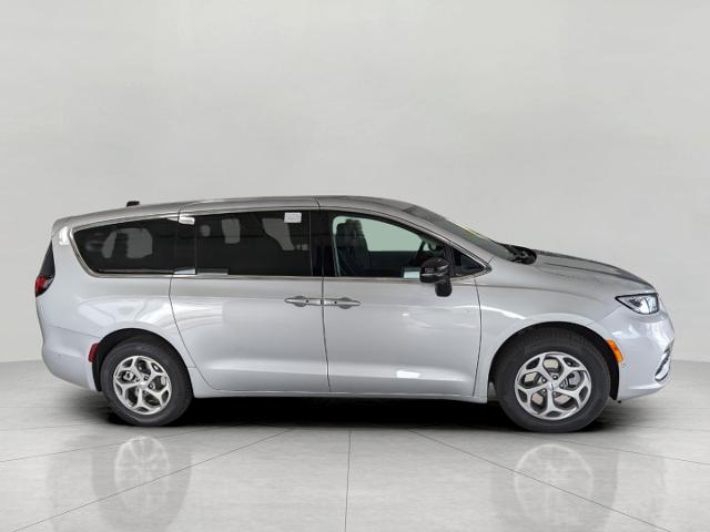 2024 Chrysler Pacifica Vehicle Photo in Oshkosh, WI 54901