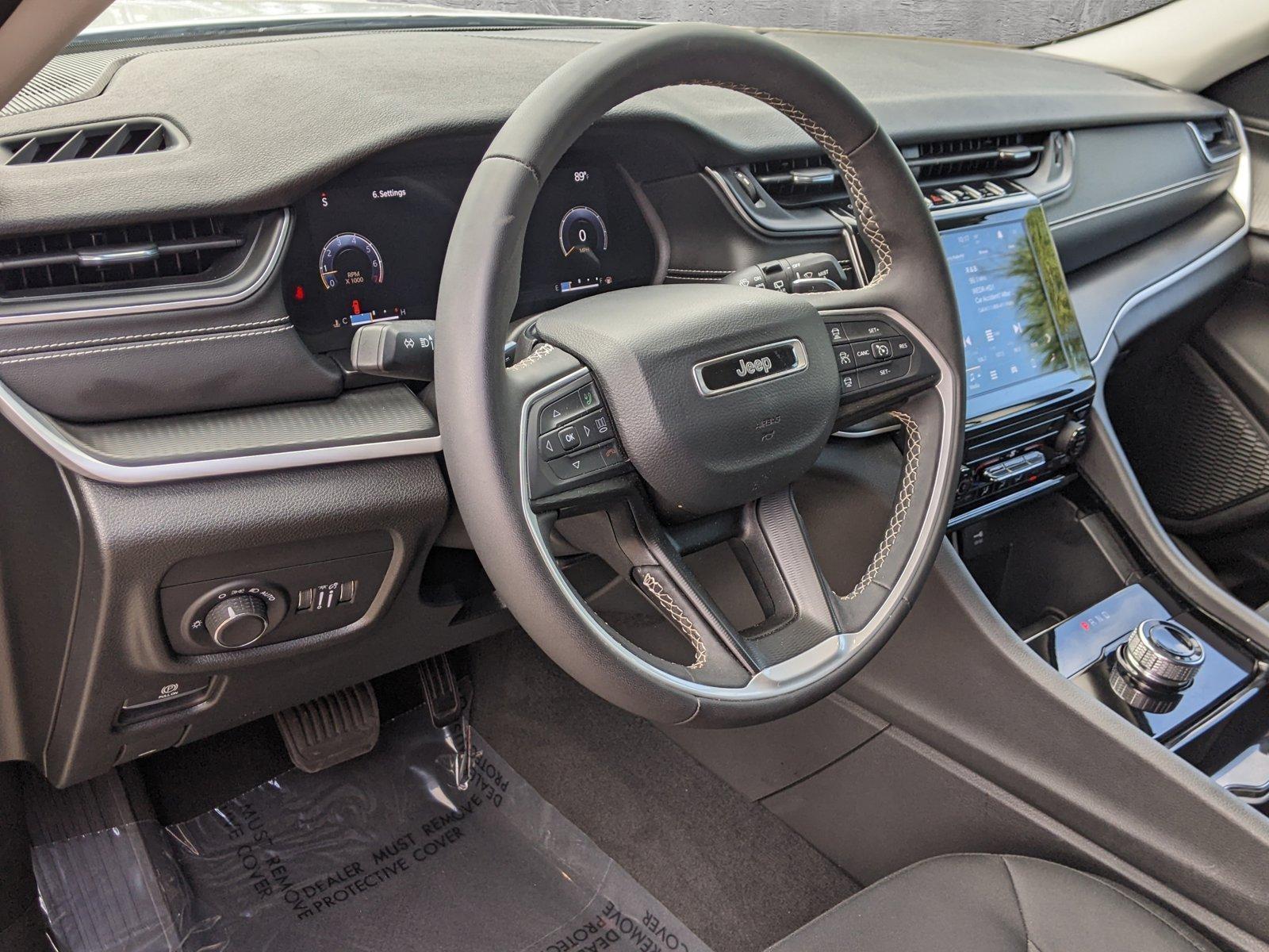 2023 Jeep Grand Cherokee L Vehicle Photo in Pembroke Pines , FL 33084