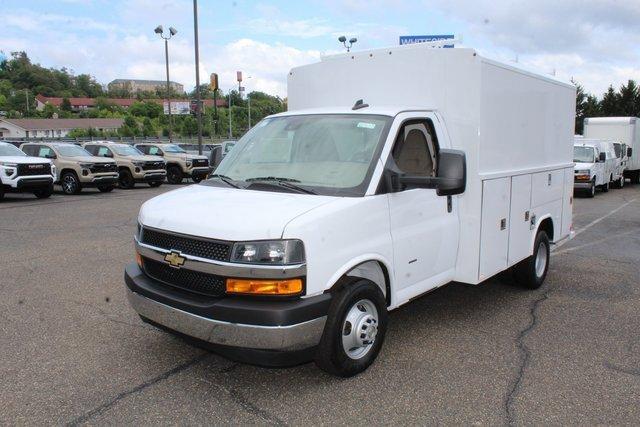 2024 Chevrolet Express Cutaway 3500 Vehicle Photo in SAINT CLAIRSVILLE, OH 43950-8512