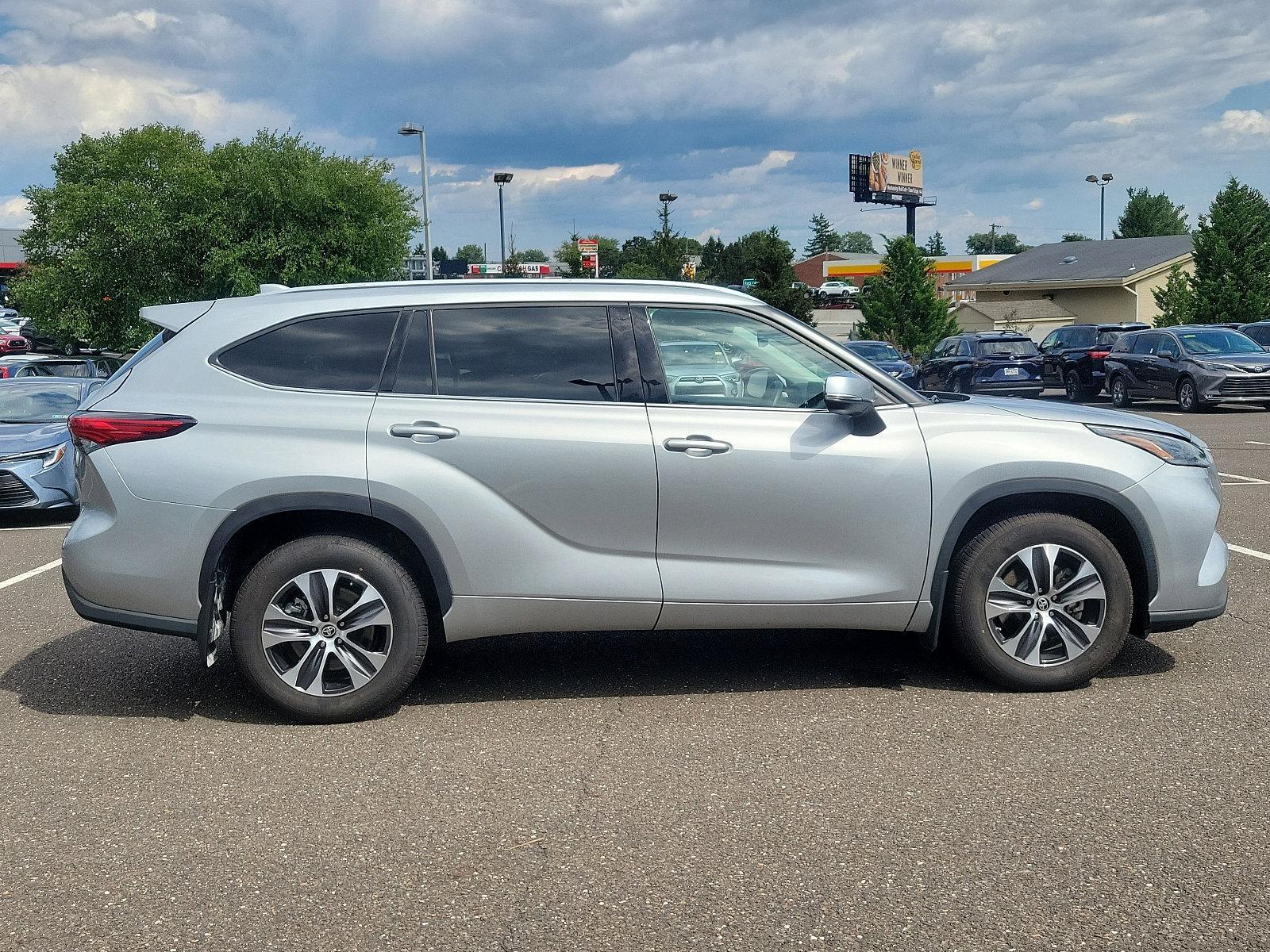 2021 Toyota Highlander Vehicle Photo in Trevose, PA 19053