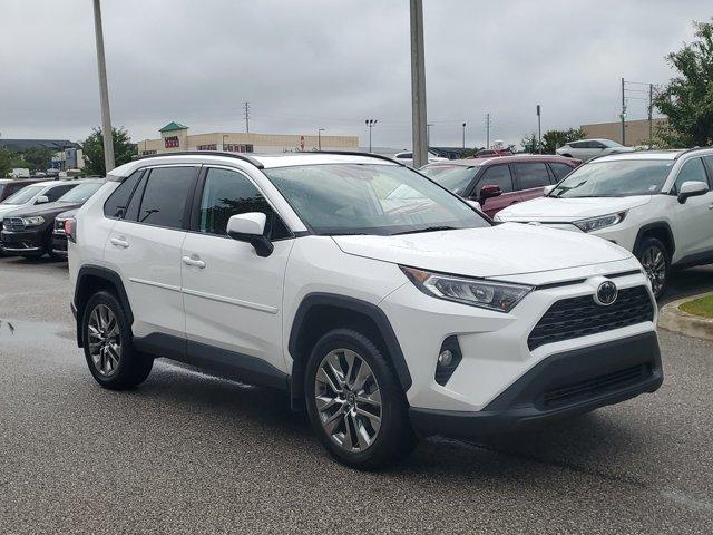 Used 2020 Toyota RAV4 XLE Premium with VIN 2T3A1RFV4LW089631 for sale in Clermont, FL