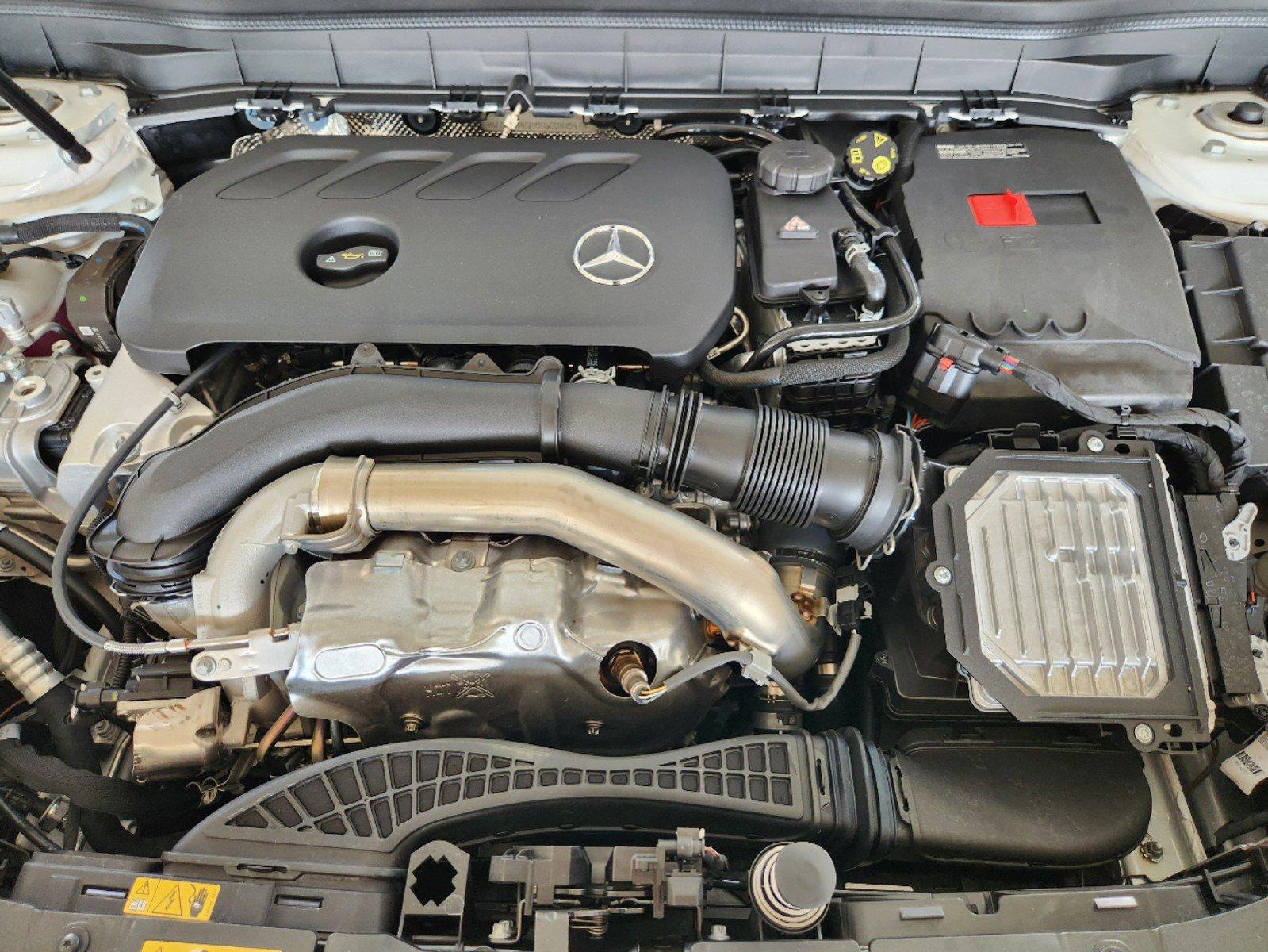 2025 Mercedes-Benz GLB Vehicle Photo in HOUSTON, TX 77079