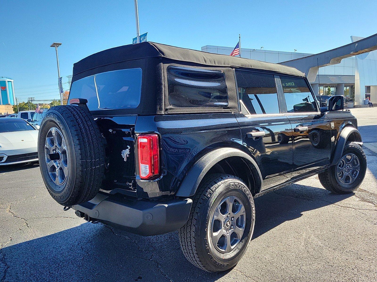 2023 Ford Bronco Vehicle Photo in Saint Charles, IL 60174