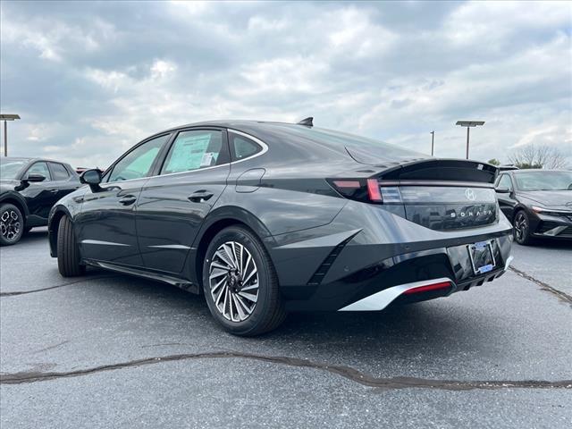 2024 Hyundai SONATA Hybrid Vehicle Photo in O'Fallon, IL 62269