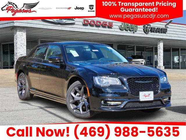 2023 Chrysler 300 Vehicle Photo in Ennis, TX 75119-5114