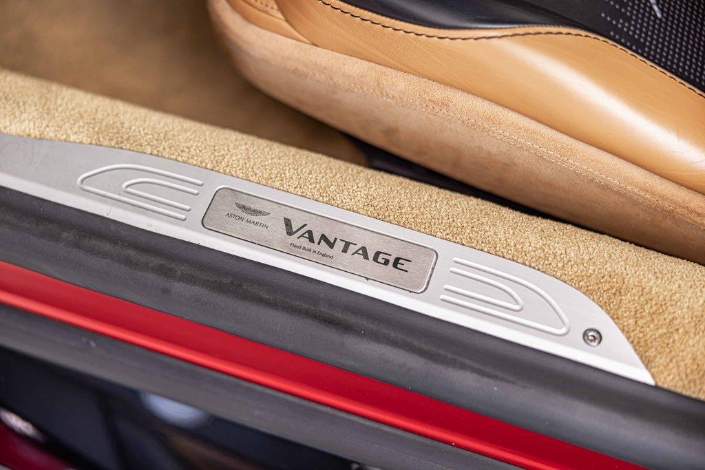 2019 Aston Martin Vantage Vehicle Photo in Saint Charles, IL 60174