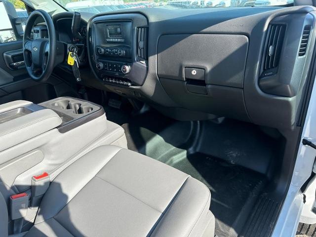 2024 Chevrolet Silverado 5500 HD Vehicle Photo in COLUMBIA, MO 65203-3903