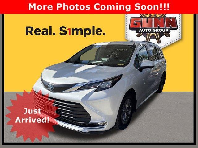 2022 Toyota Sienna Vehicle Photo in SELMA, TX 78154-1459