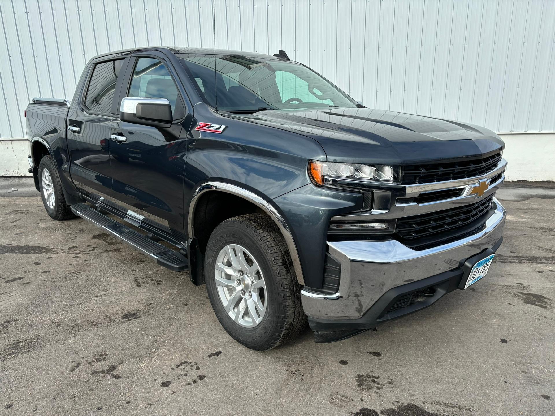 Used 2020 Chevrolet Silverado 1500 LT with VIN 3GCUYDED2LG300717 for sale in Red Lake Falls, Minnesota