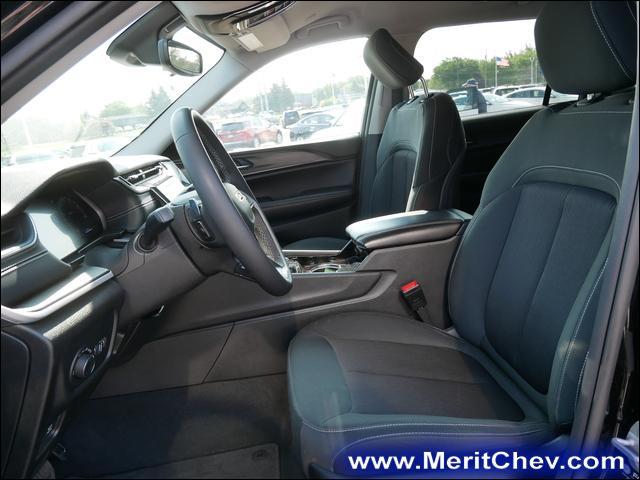 2023 Jeep Grand Cherokee L Vehicle Photo in MAPLEWOOD, MN 55119-4794