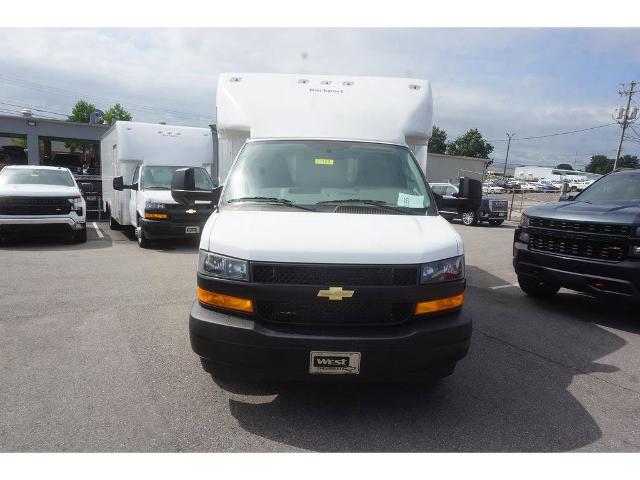 2023 Chevrolet Express Cutaway 4500 Vehicle Photo in ALCOA, TN 37701-3235