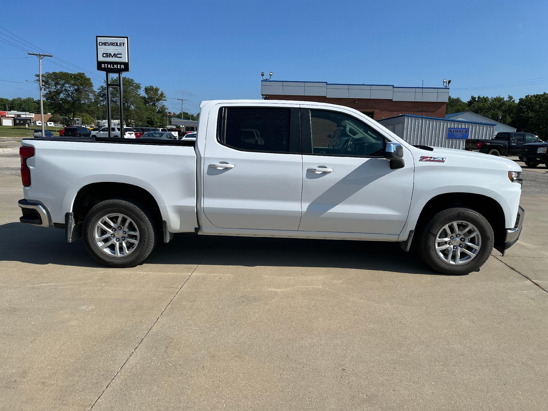 Certified 2021 Chevrolet Silverado 1500 LT with VIN 1GCUYDED6MZ453893 for sale in Creston, IA