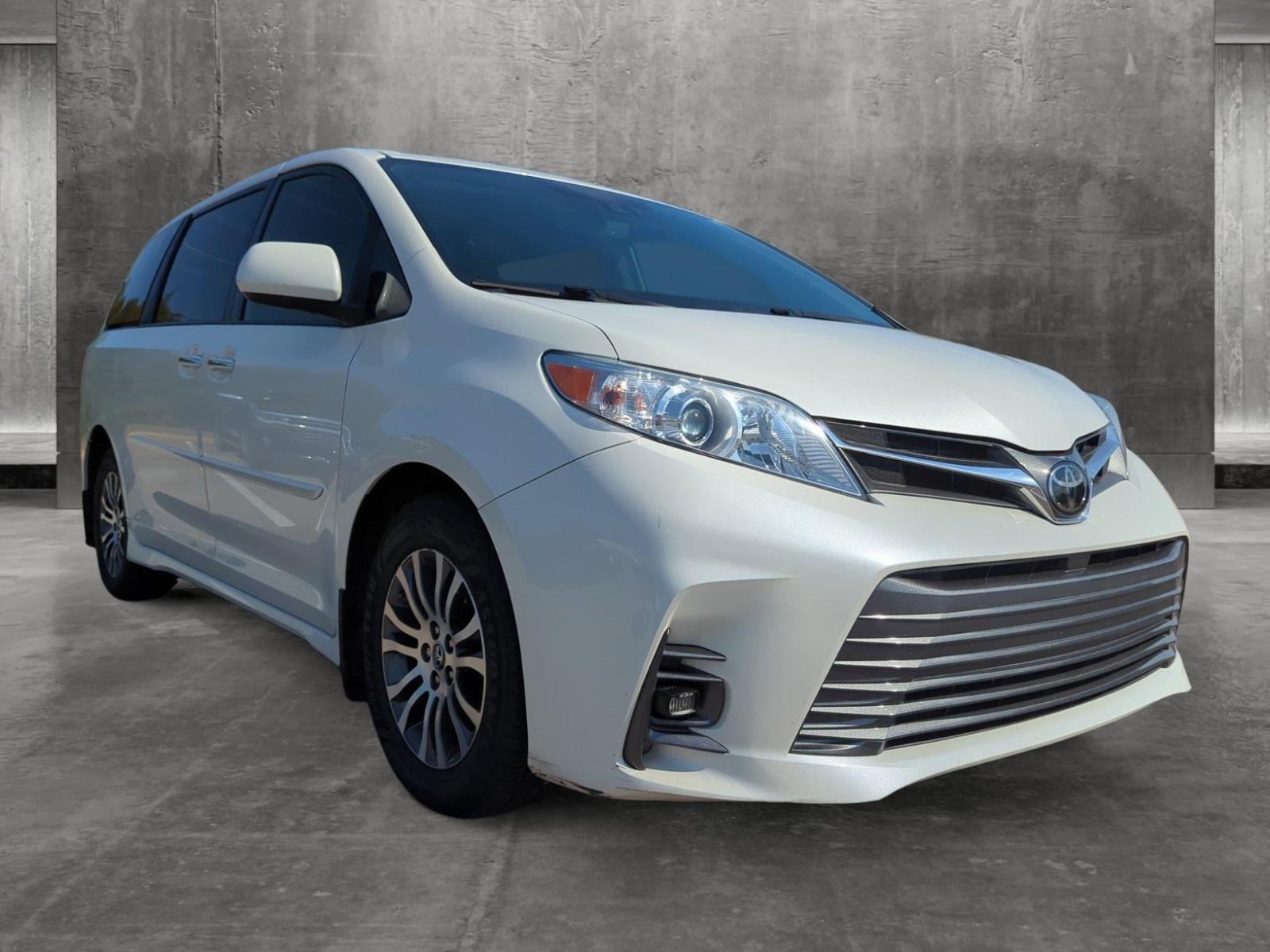 2020 Toyota Sienna Vehicle Photo in Memphis, TN 38125