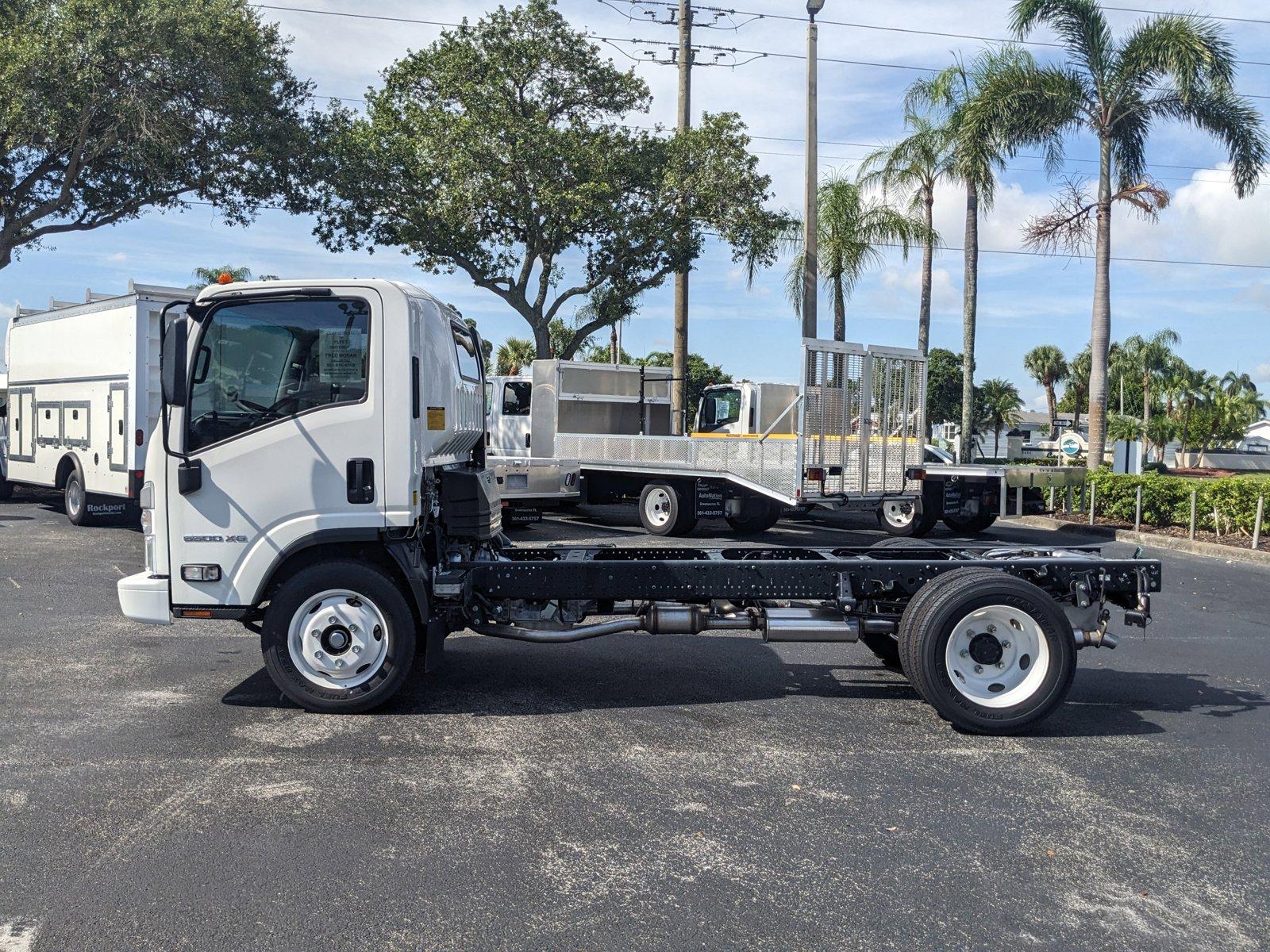 2024 Chevrolet 5500 XG LCF Gas Vehicle Photo in GREENACRES, FL 33463-3207