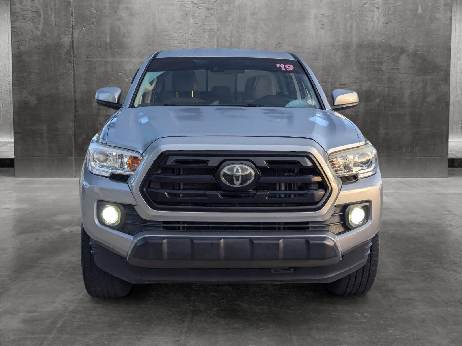 2019 Toyota Tacoma 2WD Vehicle Photo in Davie, FL 33331