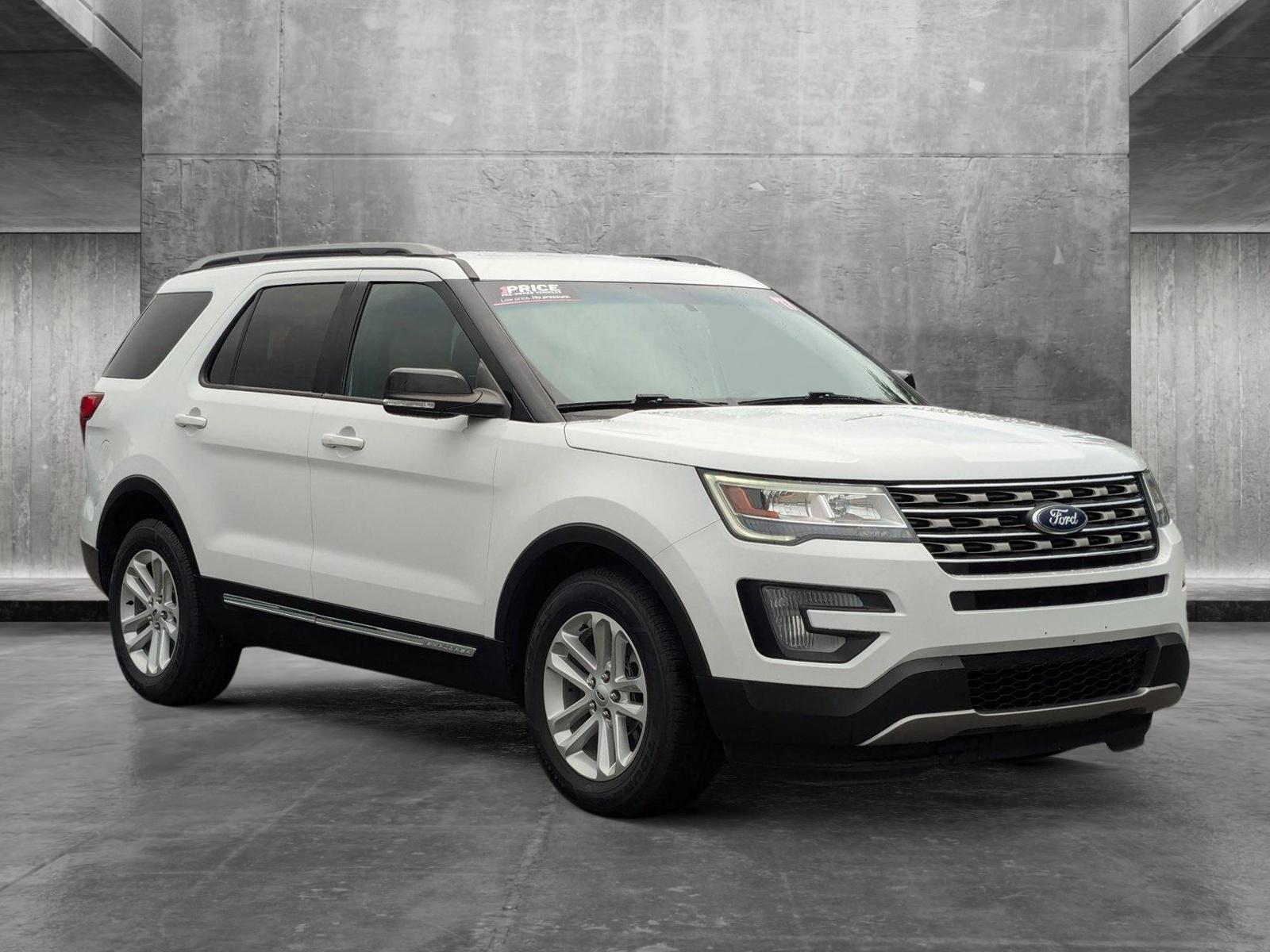 2017 Ford Explorer Vehicle Photo in St. Petersburg, FL 33713