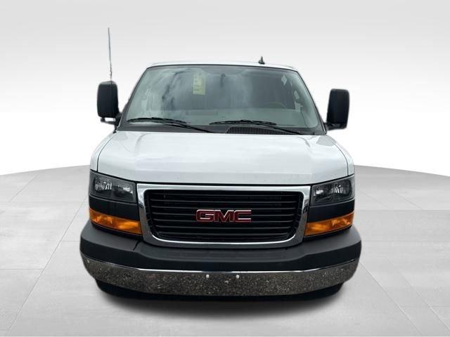 2024 GMC Savana Cutaway 3500 Vehicle Photo in MEDINA, OH 44256-9631