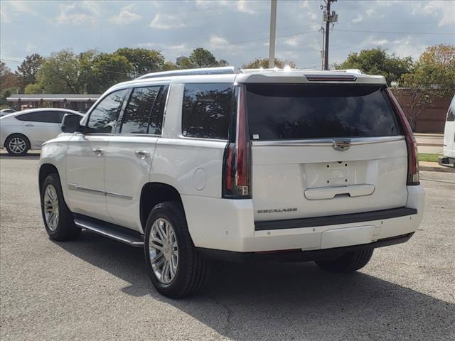 2017 Cadillac Escalade Vehicle Photo in DENTON, TX 76210-9321