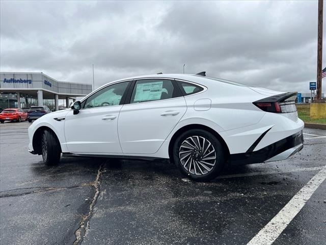 2025 Hyundai SONATA Hybrid Vehicle Photo in O'Fallon, IL 62269