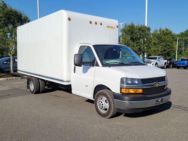 2024 Chevrolet Express Commercial Cutaway Vehicle Photo in DANBURY, CT 06810-5034