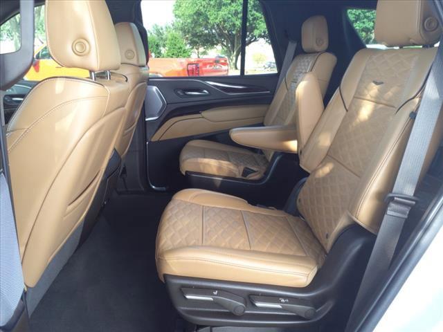 2022 Cadillac Escalade Vehicle Photo in DENTON, TX 76210-9321