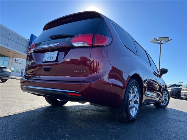 2019 Chrysler Pacifica Vehicle Photo in O'Fallon, IL 62269