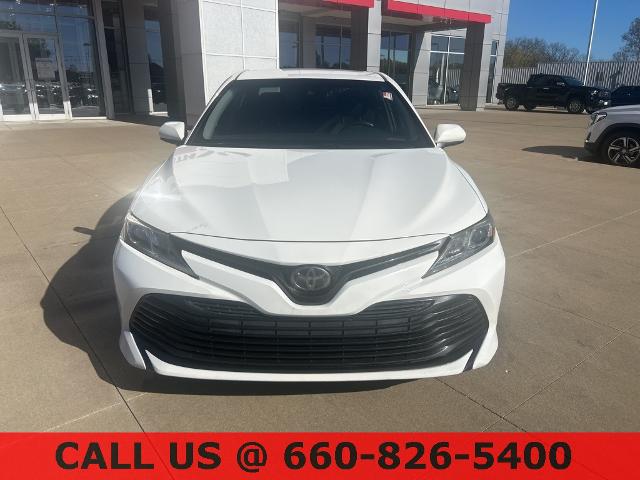 Used 2018 Toyota Camry LE with VIN JTNB11HK6J3043643 for sale in Kansas City