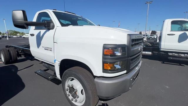 2023 Chevrolet Silverado Chassis Cab Vehicle Photo in INDIANAPOLIS, IN 46227-0991