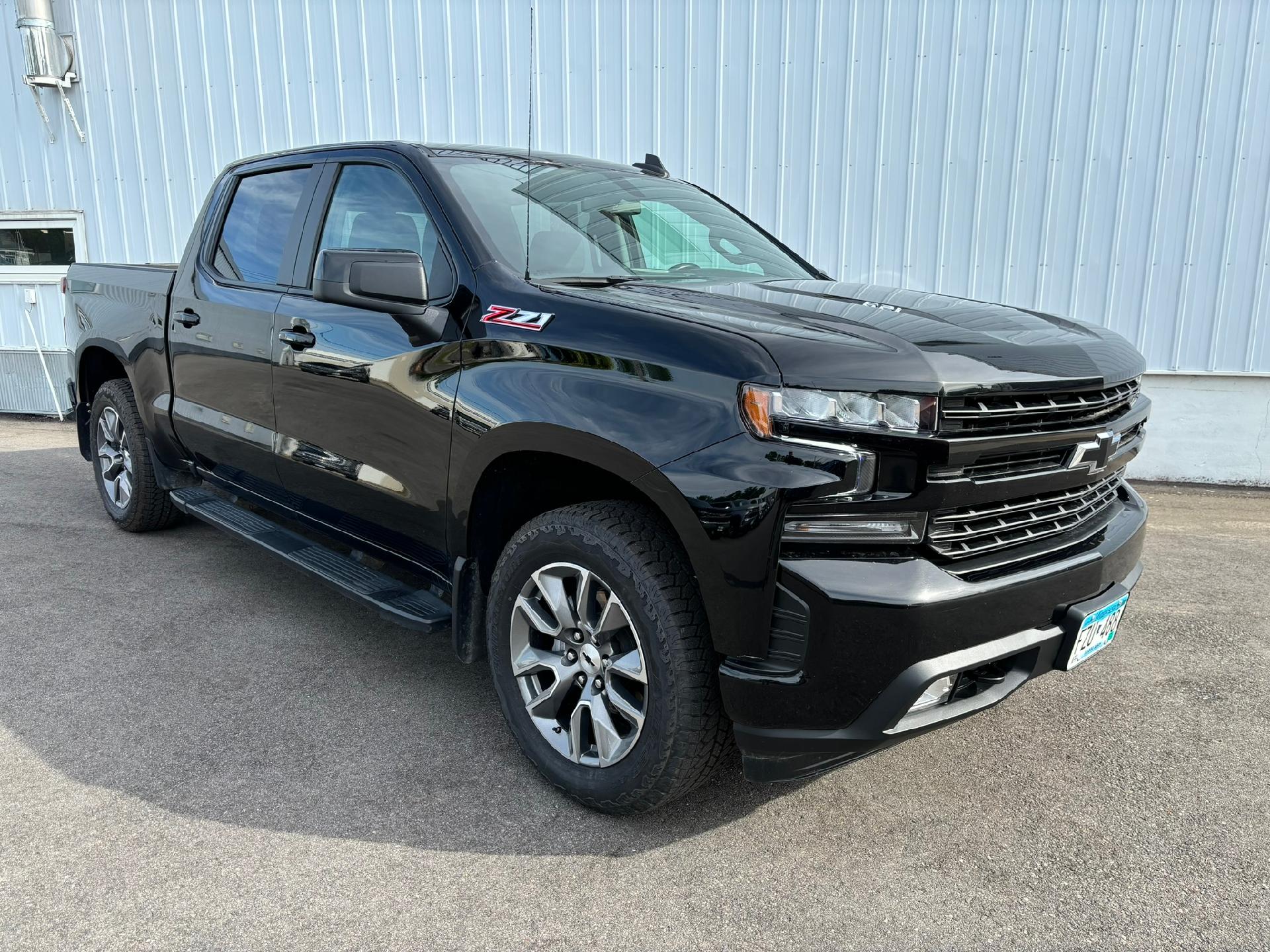 Used 2021 Chevrolet Silverado 1500 RST with VIN 1GCUYEEL3MZ321056 for sale in Red Lake Falls, MN