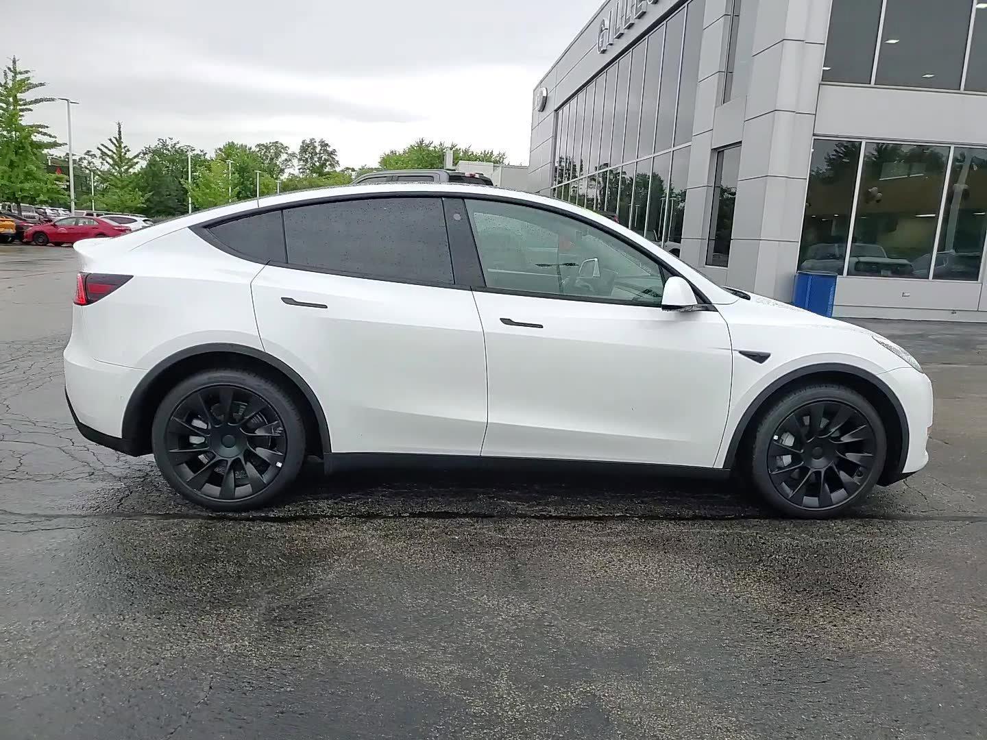 Used 2022 Tesla Model Y Long Range with VIN 7SAYGDEE0NF387221 for sale in Gurnee, IL