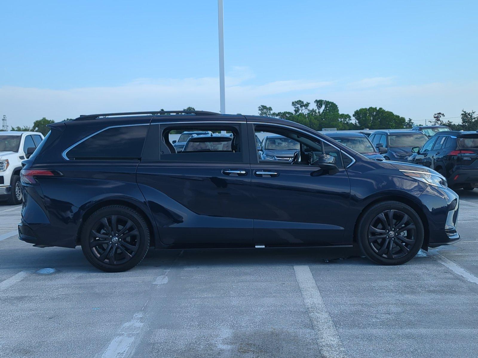 2022 Toyota Sienna Vehicle Photo in Ft. Myers, FL 33907