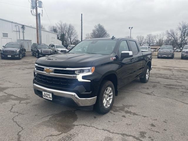 Used 2023 Chevrolet Silverado 1500 LT with VIN 2GCUDDED8P1108051 for sale in Sikeston, MO