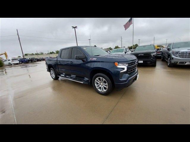 Used 2023 Chevrolet Silverado 1500 RST with VIN 1GCUDEE8XPZ205073 for sale in Centralia, MO