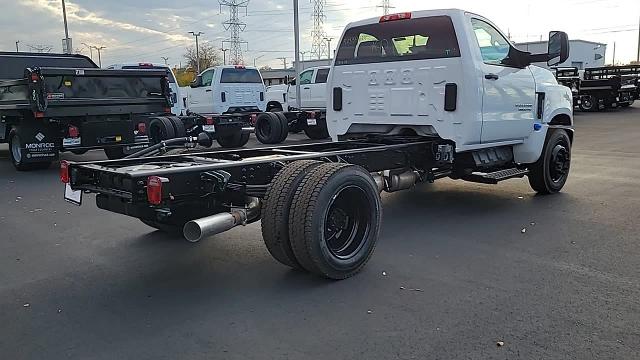 2024 Chevrolet Silverado Chassis Cab Vehicle Photo in JOLIET, IL 60435-8135