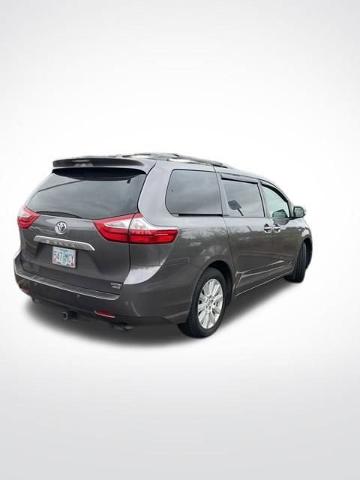 2017 Toyota Sienna Vehicle Photo in Salem, OR 97301