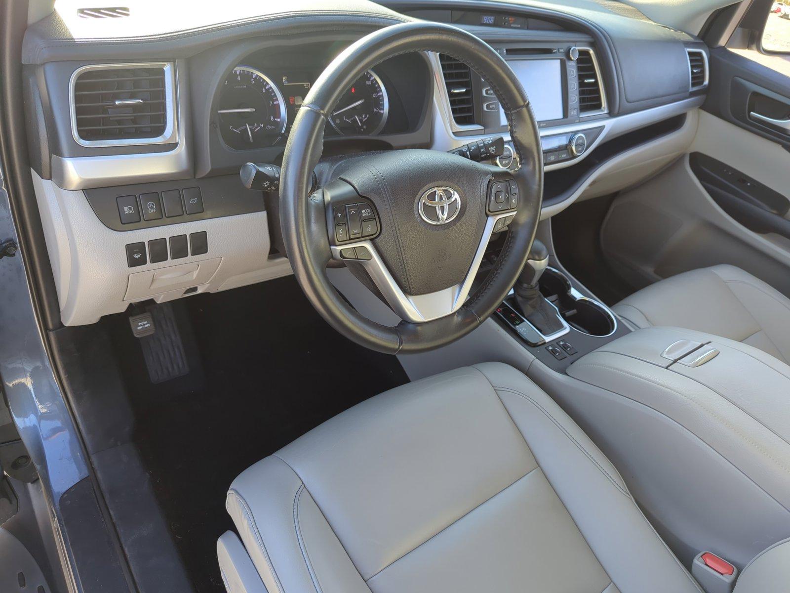 2019 Toyota Highlander Vehicle Photo in Ft. Myers, FL 33907